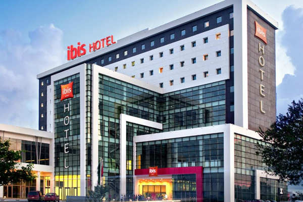 hotel cerca de plaza las americas cancún